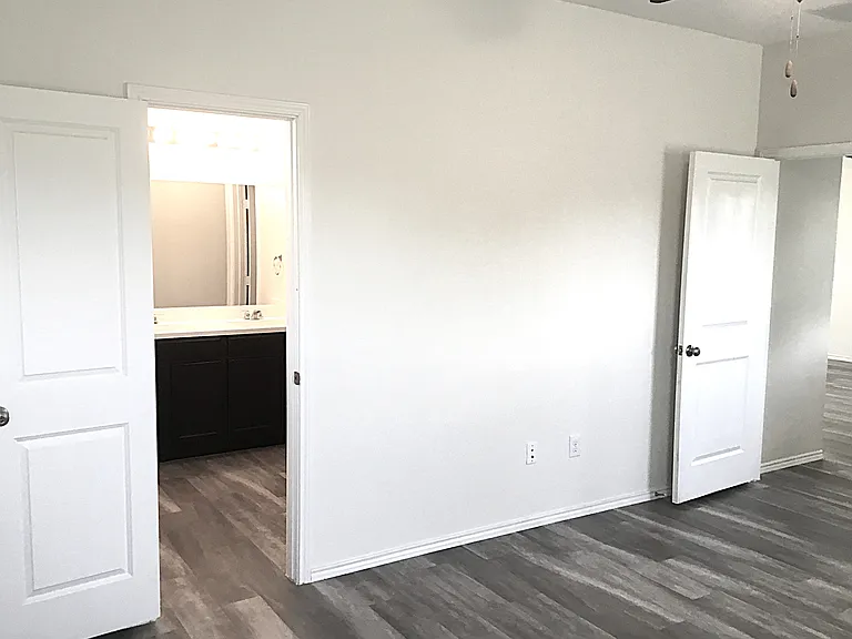5728 Southerner Way — Photo 8