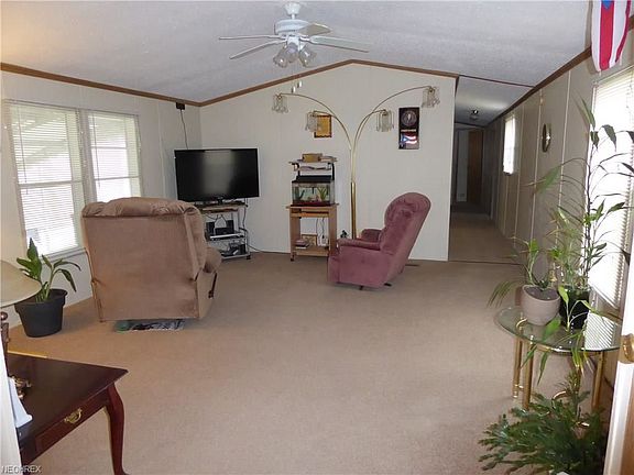 3rd image of 106 Delaware Cir