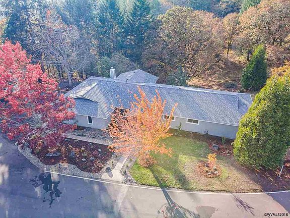 4th image of 1275 NW Heather Dr