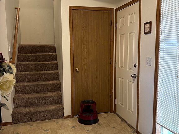 4th image of 105 E Borah Ave