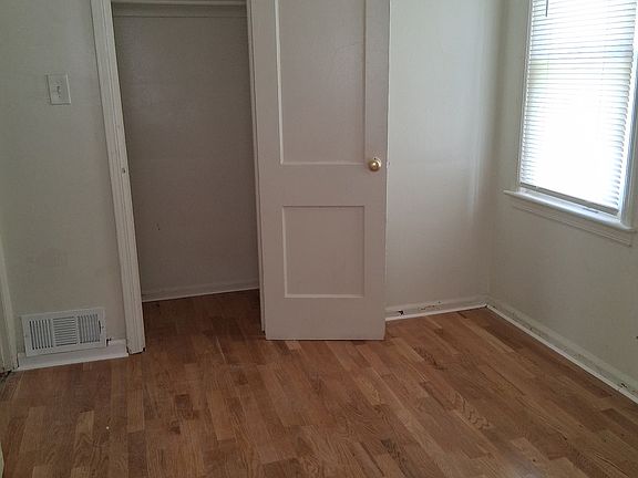3rd image of 3729 S Bassett St