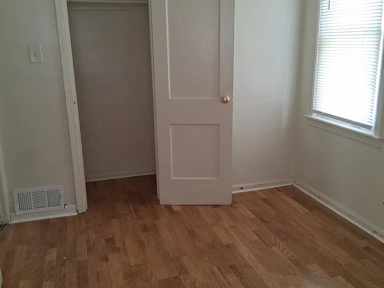3729 S Bassett St — Photo 5