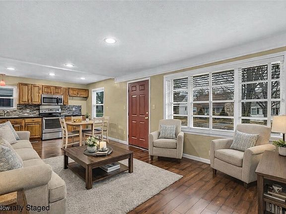 2nd image of 15512 Fernway Dr