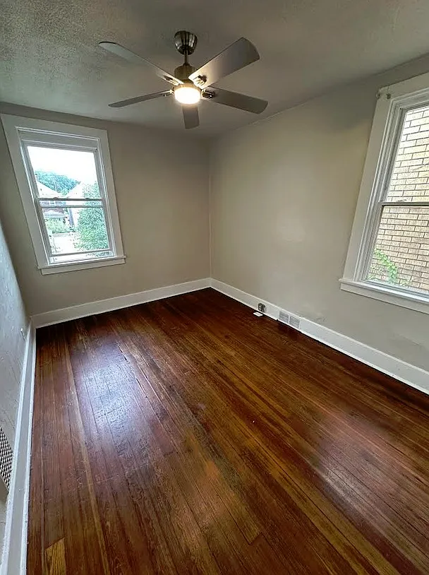 1212 Holmes Street - 2 — Photo 4