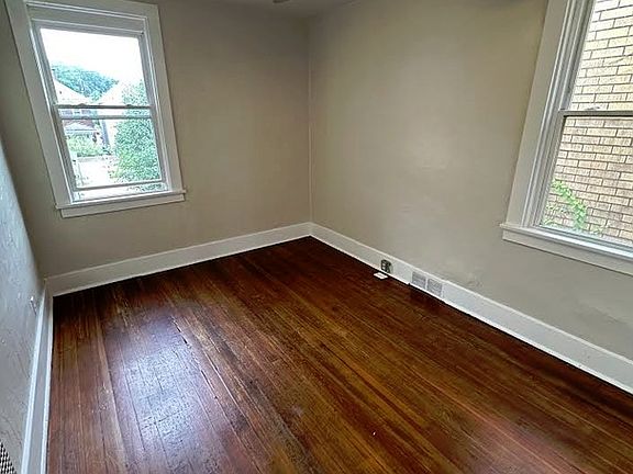 4th image of 1212 Holmes St Floor 2