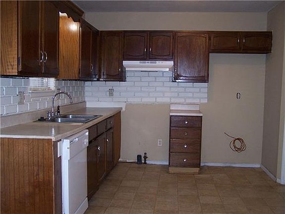 3rd image of 506 SE 20th St