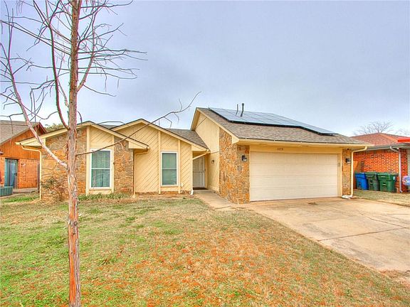 2nd image of 1033 Hawthorne Dr
