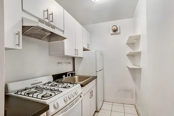 Rented by Bond New York | media 3