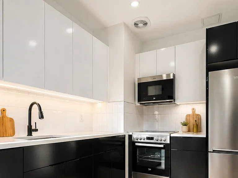 1052 President St #8 — Photo 5