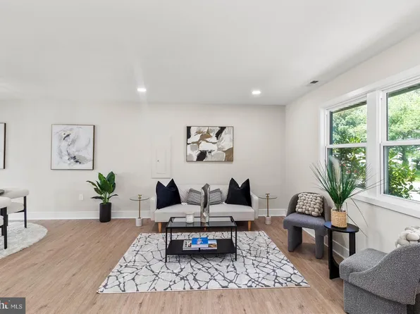 4401 Hamilton Dr, Woodbridge, VA 22193