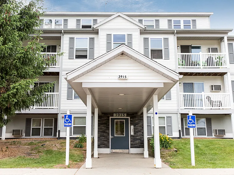 York Creek Apartments — Photo 38