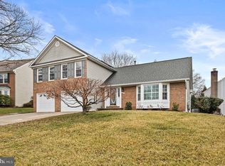 5200 Honeysuckle Ct, Centreville, VA 20120