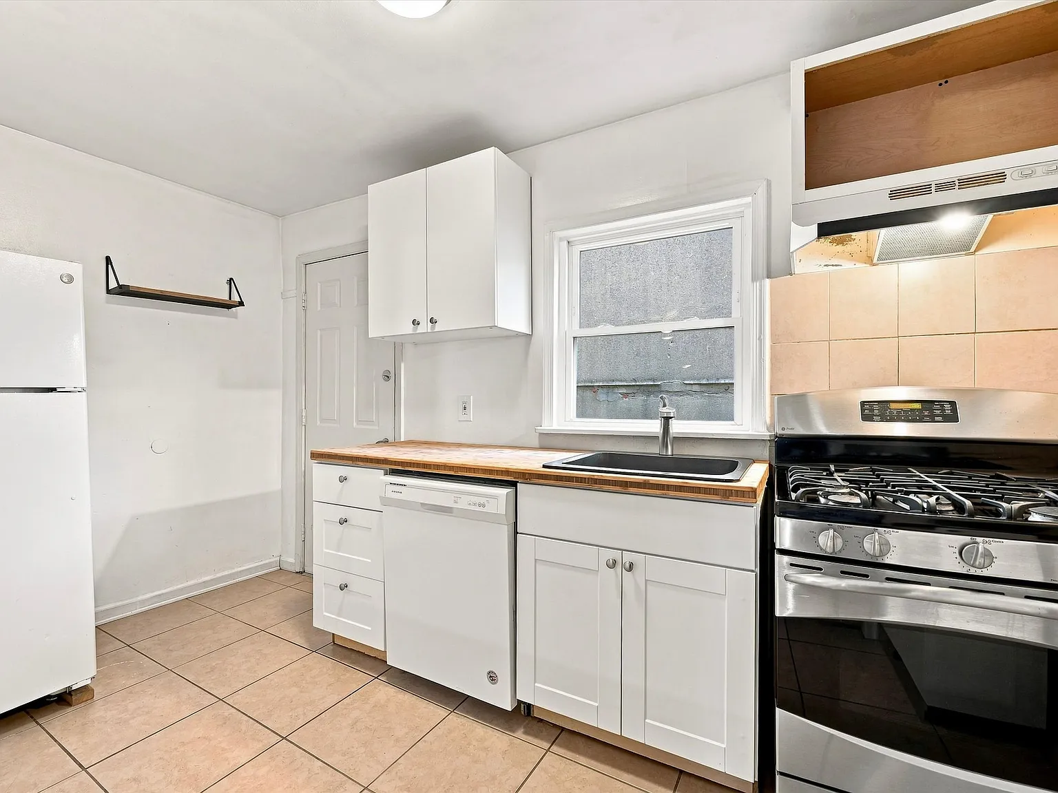 2 bed, 811 sqft, $1,400 — Photo 3