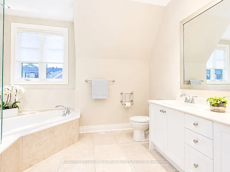 10 Powseland Cres — Photo 11