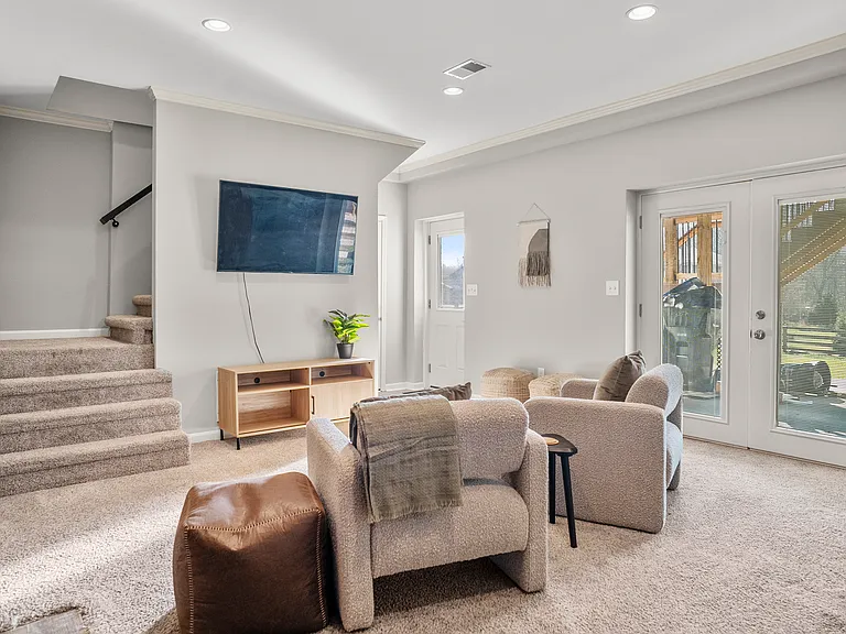 4357 Clemens Dr — Photo 26