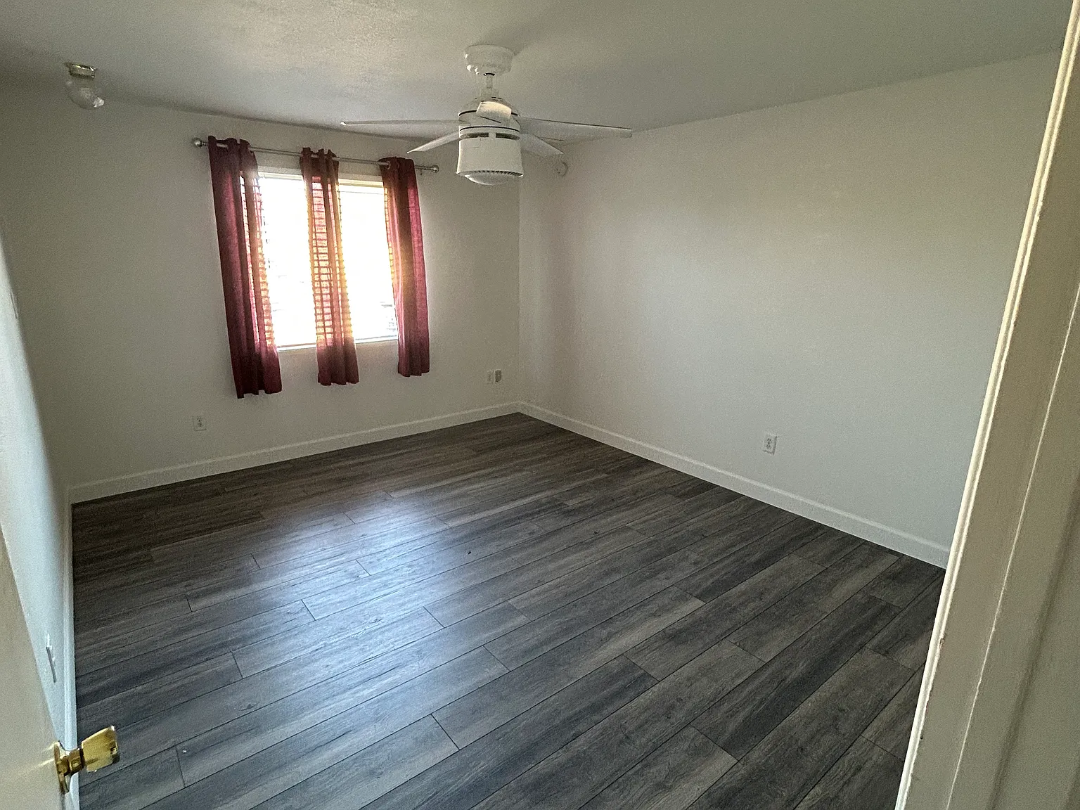 1715 W Pershing Ave — Photo 2