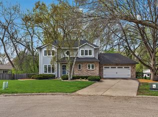 1289 Castle Ct, Golden Valley, MN 55427