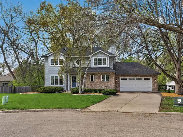 1289 Castle Ct, Golden Valley, MN 55427