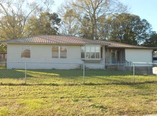 1698 Ole Country Rd, Deatsville, AL 36022