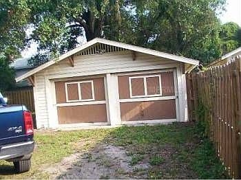 3rd image of 809 E Louisiana Ave