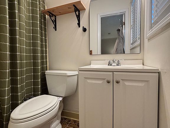 4th image of 513 Finch Ct
