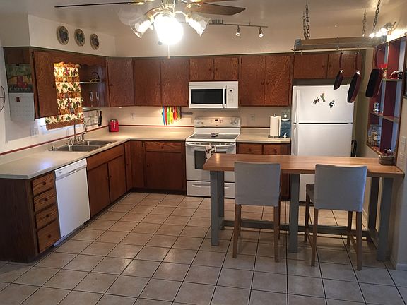 Eat-in Kitchen