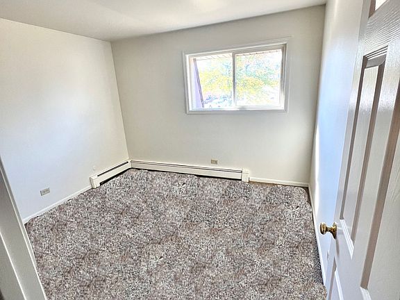 4th image of 1236 Town Crest Dr