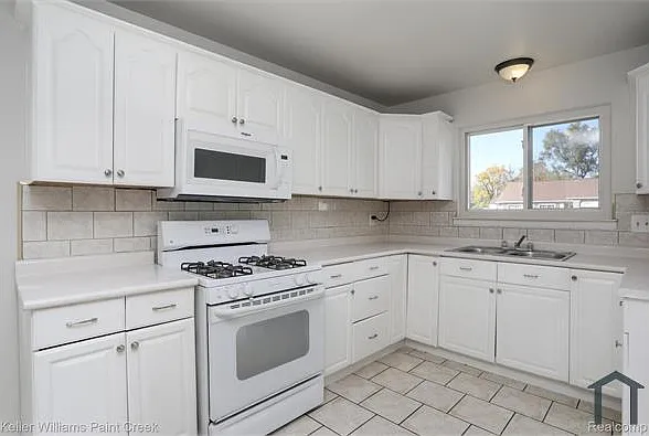 8278 Chalmers Ave — Photo 9