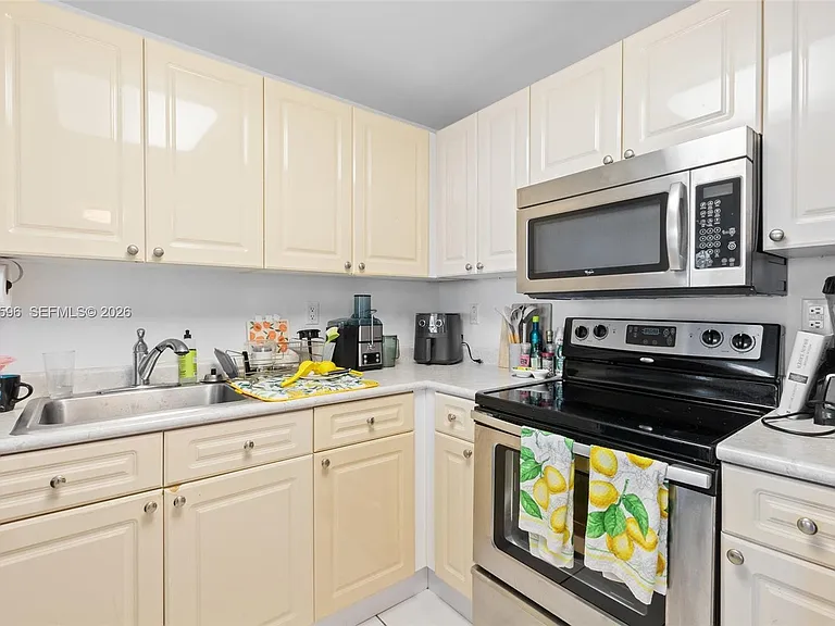 2301 Collins Ave #504 — Photo 9