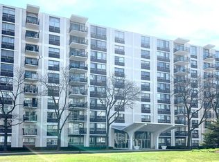 9001 Golf Rd APT 9A, Des Plaines, IL 60016