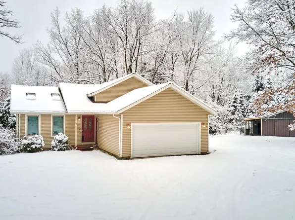 12151 36th St SE, Lowell, MI 49331