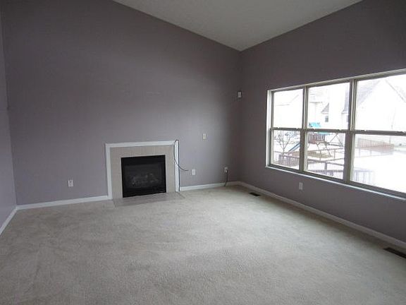 3rd image of 755 Manchester Cir