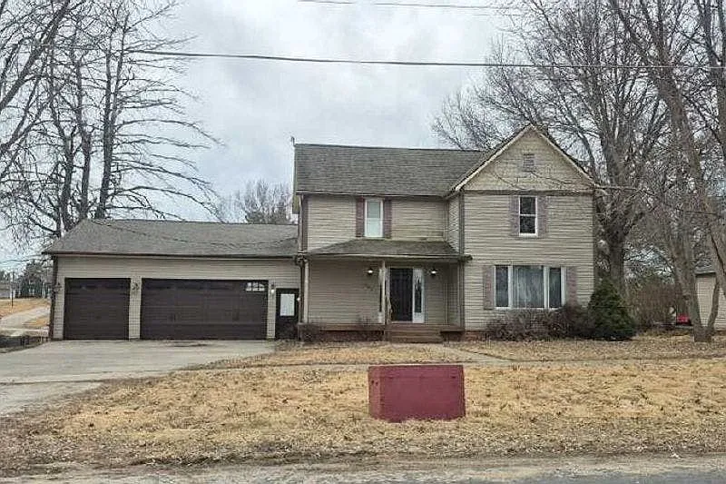 706 W Edgington St photo 1