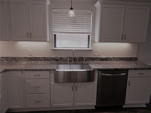 4th image of 4002 Peacock Ln