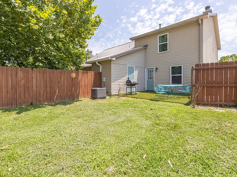 1810 Violet Ct — Photo 15