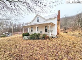 435 Locust Hill Ln, Sparta, NC 28675
