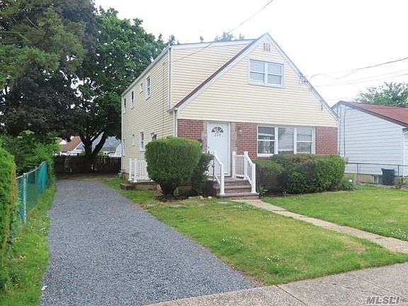 2nd image of 224 Bond St