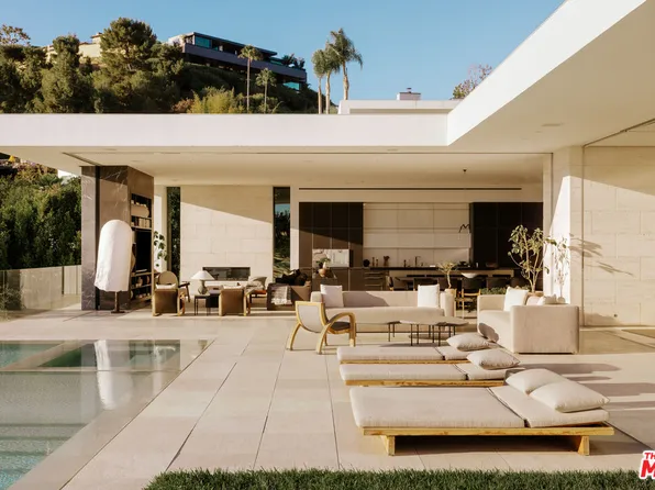 9265 Robin Dr, Los Angeles, CA 90069