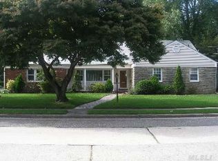 187 Pennsylvania Ave, Freeport, NY 11520