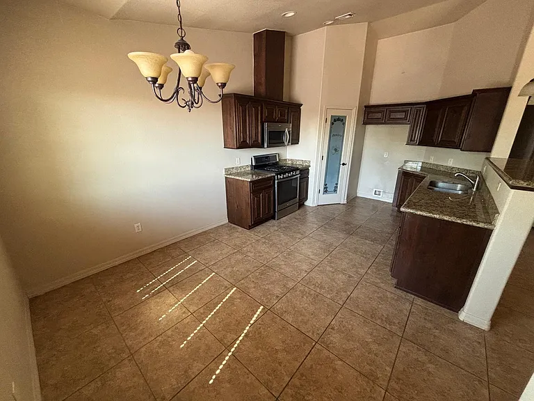 1427 N Avenida Serenidad Ave — Photo 6