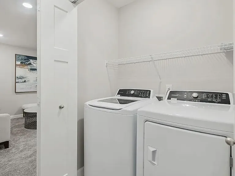 For Rent: $2,600 (3 beds, 3 baths, 1,782 Square Feet) - Washer and Dryer included