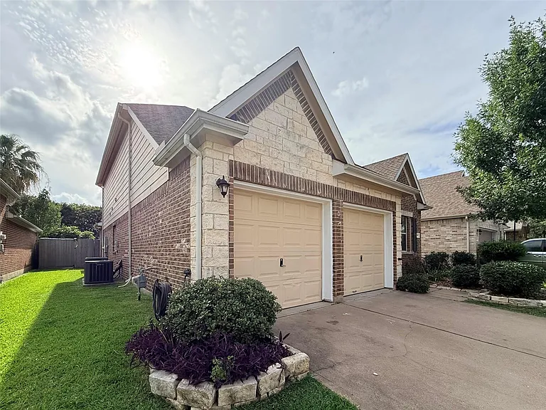 2814 Ridgeglen Ln — Photo 3
