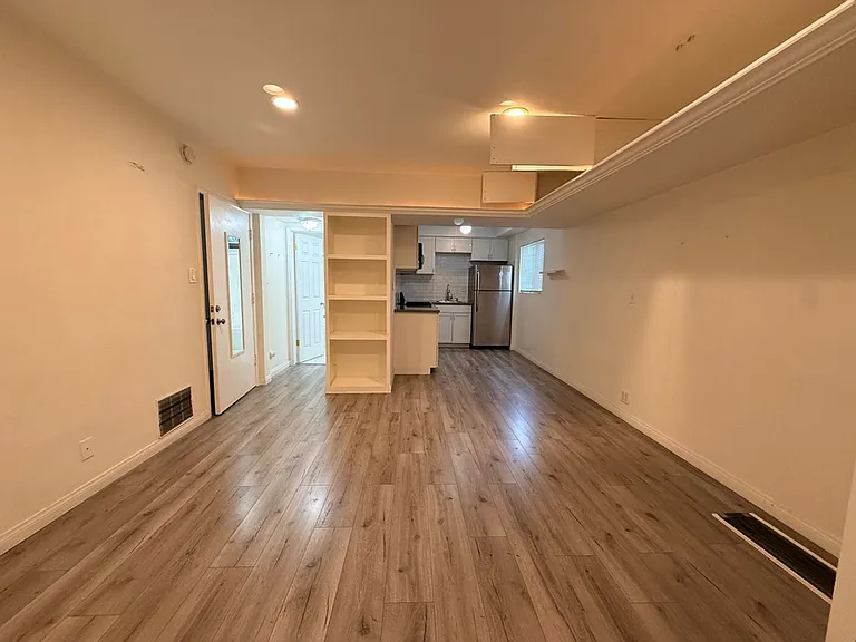 149 S Spalding Dr — Photo 10