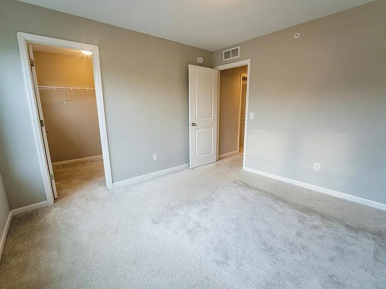 5934 Urbandale Ln N — Photo 30
