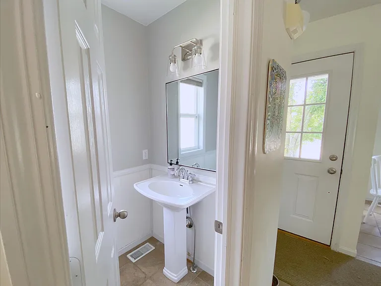 1418 Manton St NE — Photo 7