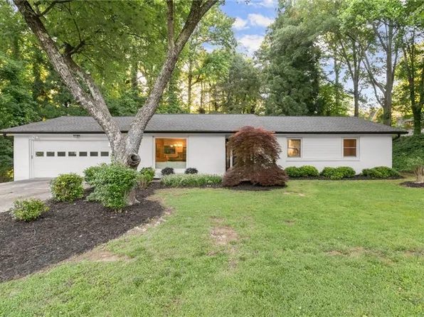 122 Cross Gate Dr, Marietta, GA 30068
