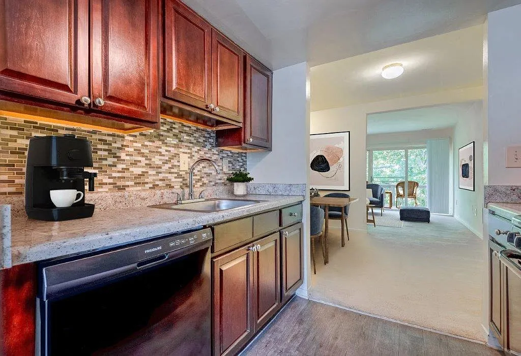 Briarwood Apartments and Townhomes — Photo 2