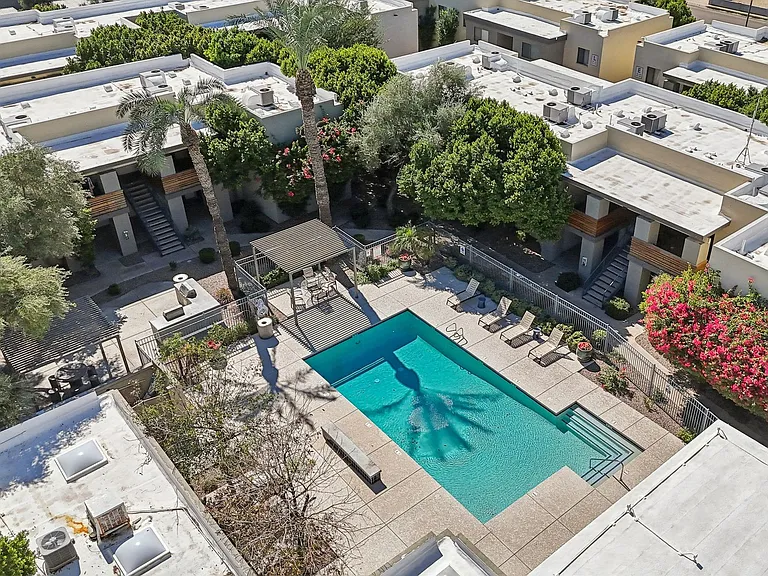 Palm Desert Apartments — Photo 29