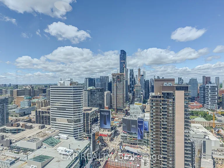 210 Victoria St #Penthouse 09 — Photo 13