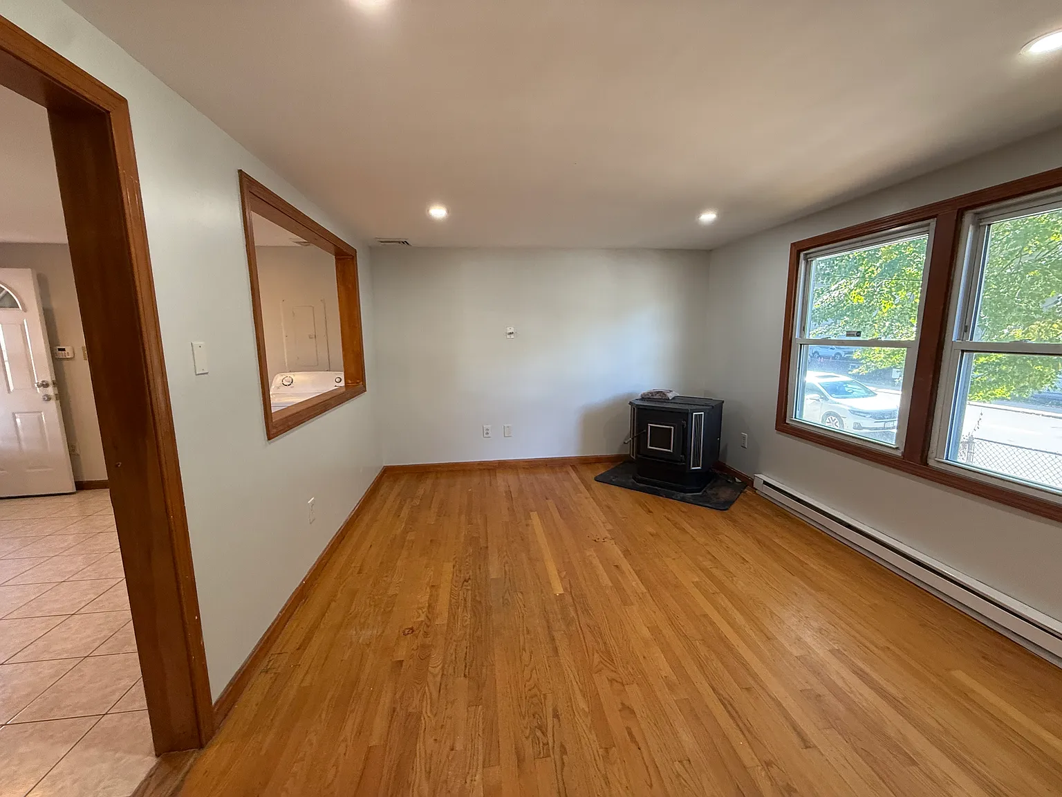 3 bed, 900 sqft, $3,000 — Photo 3